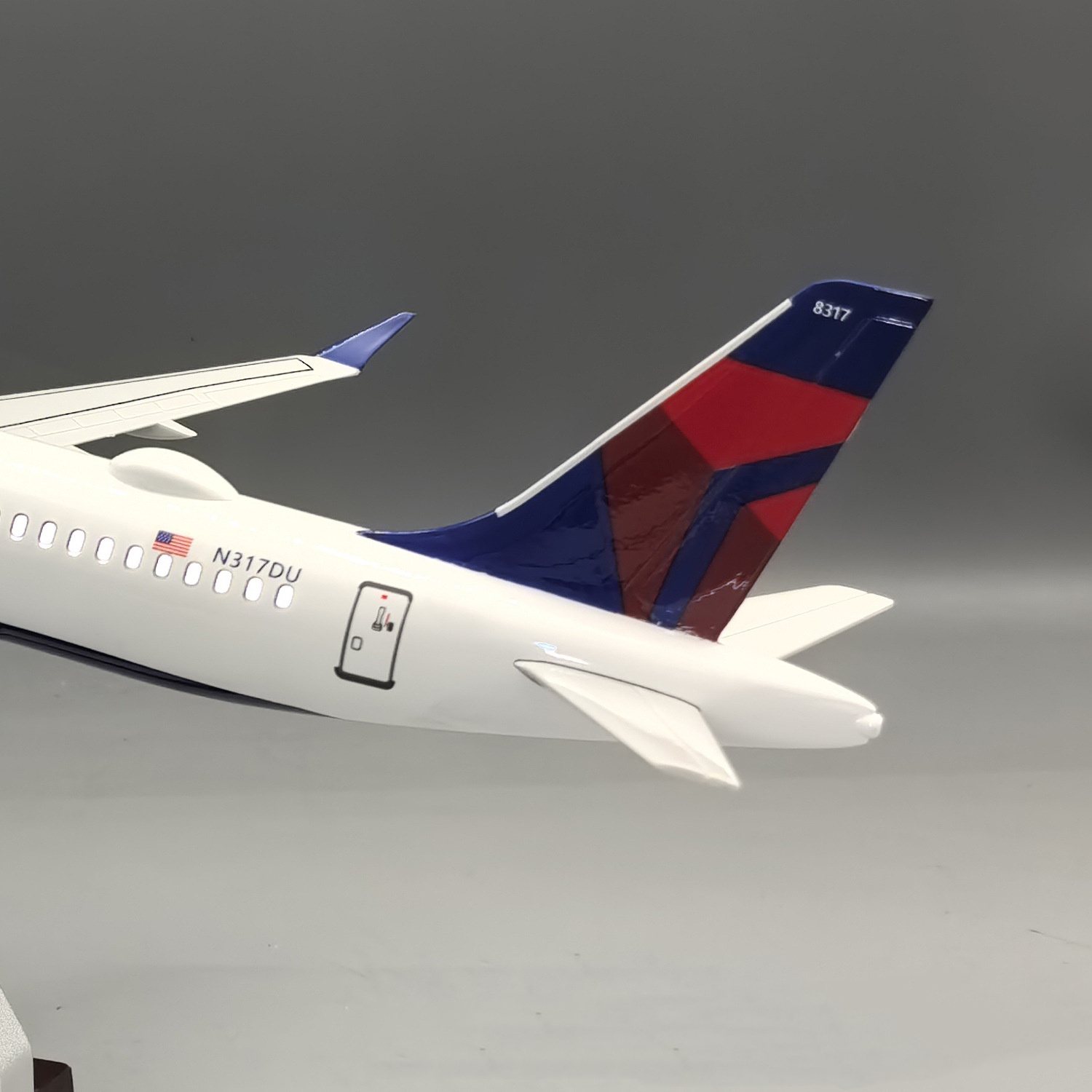 1/100 Scale Delta Air A220-300 - Model Kit Aircraft 评论和价格